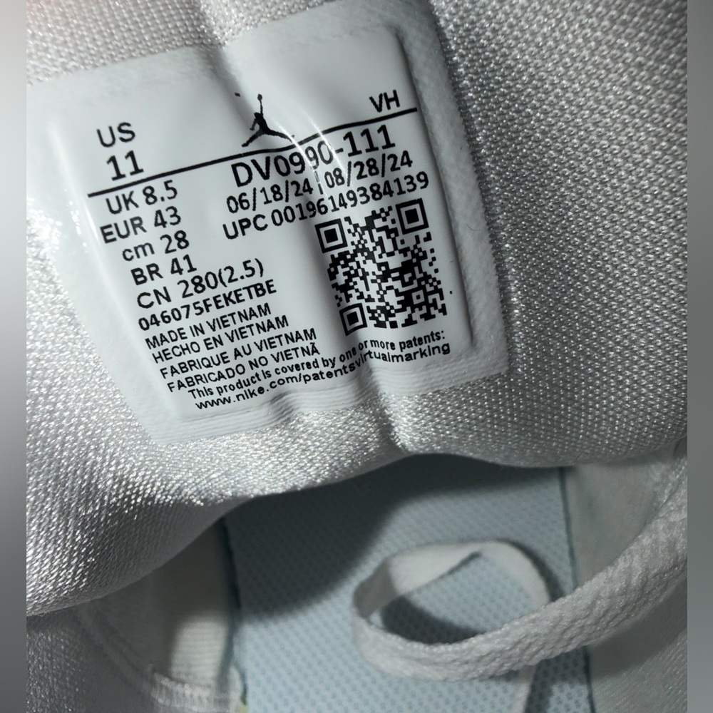 NIKE AIR JORDAN 1 Low Triple White Women's Sz 11 DV0990-111 (New in Box) - Picture 7 of 12